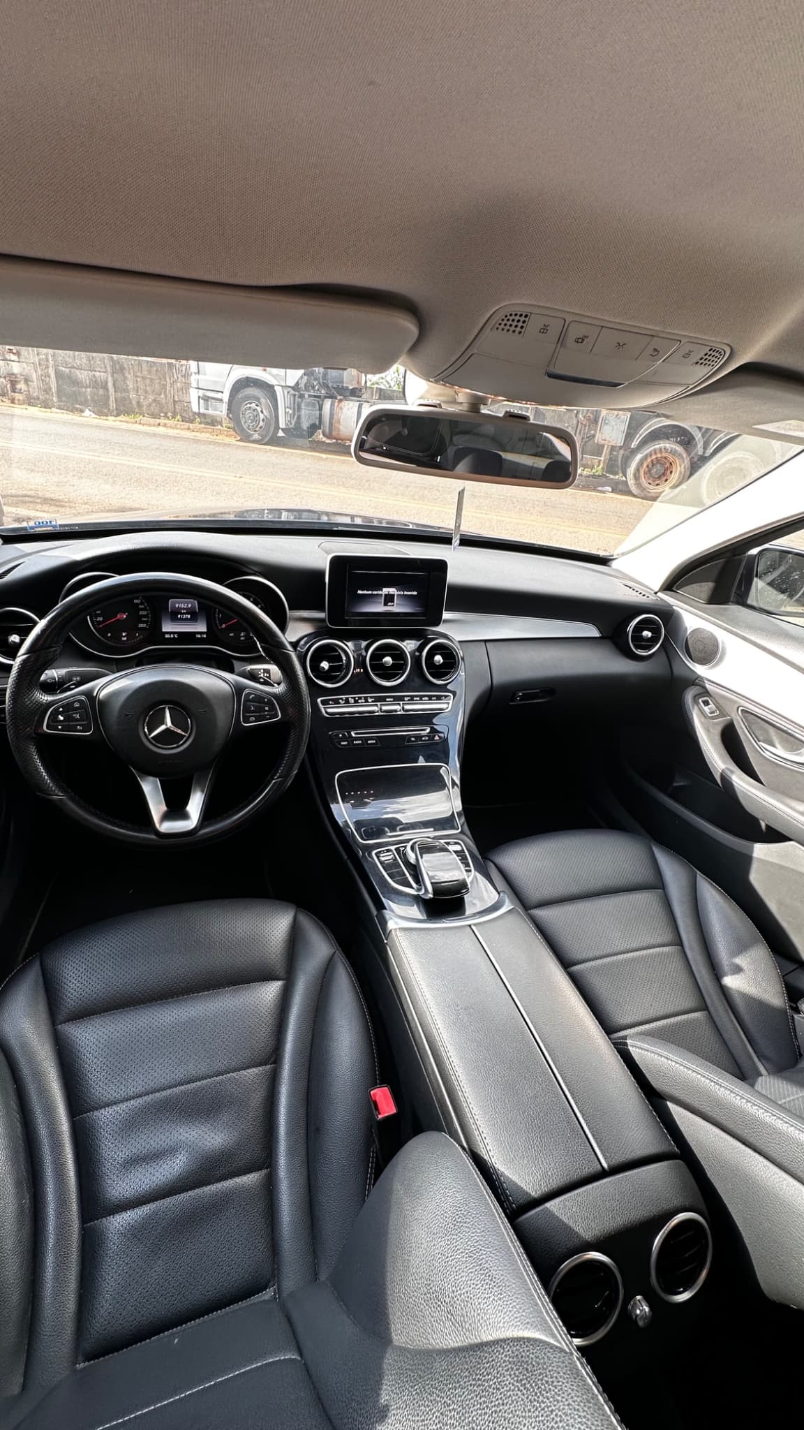 Mercedes Benz C180 - Miniatura 4